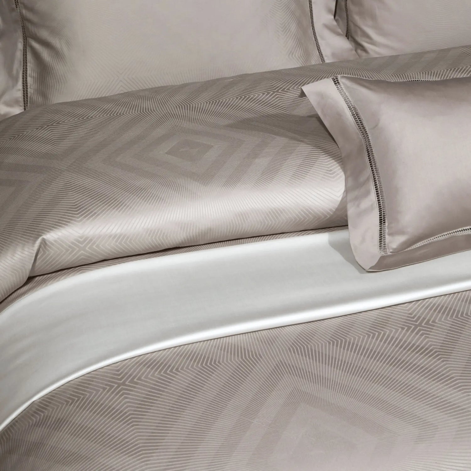 PLATINUM BEIGE LUXE 1400 THREAD COUNT DUVET COVER &amp; SHAMS